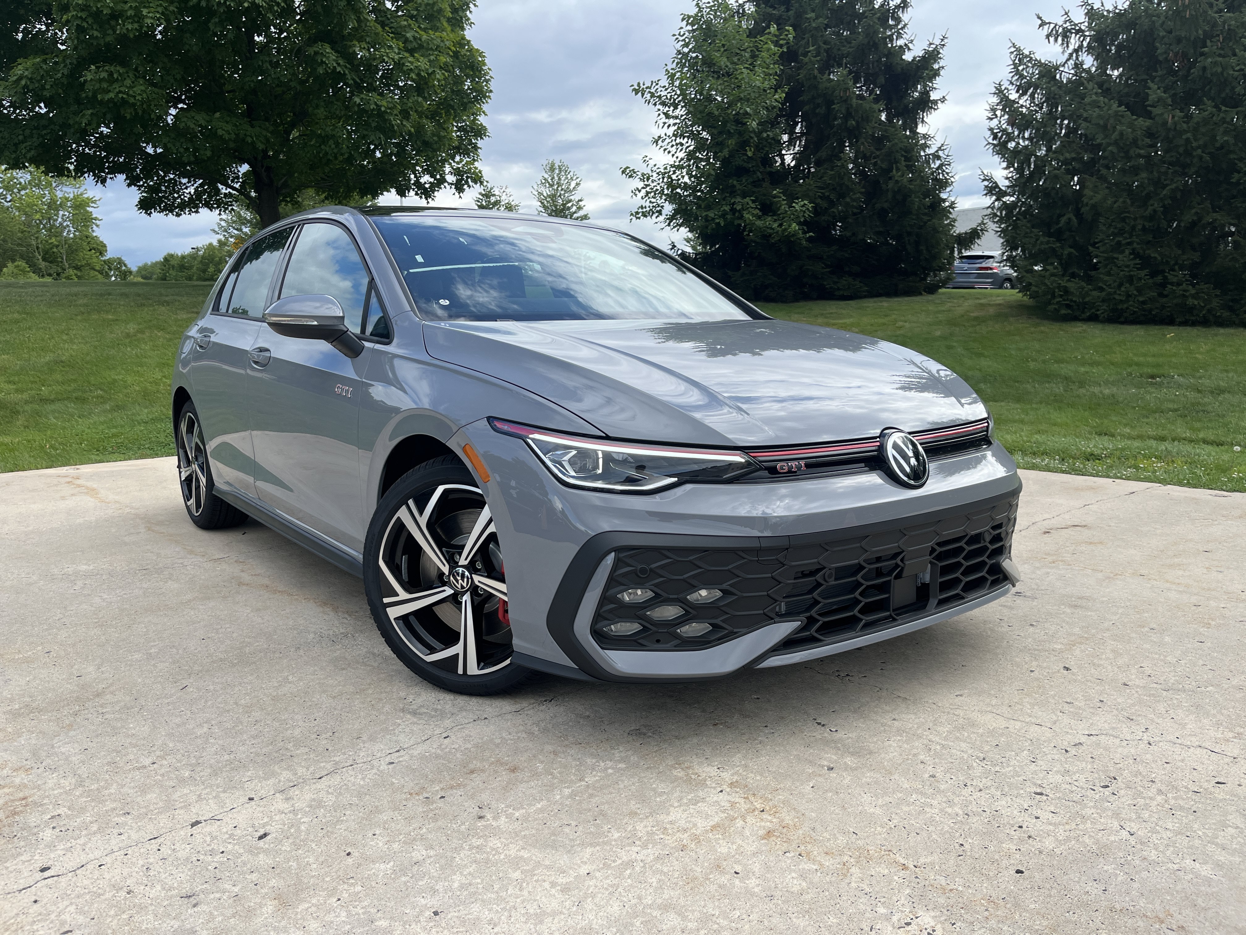 New 2026 Moonstone Gray Volkswagen SE image 2