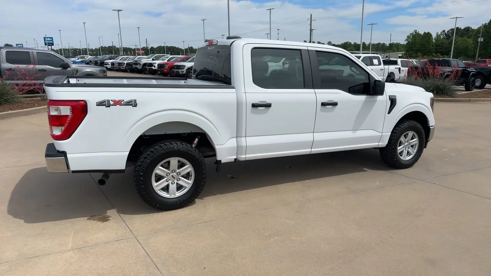 Used 2023 Oxford White Ford XL image 9