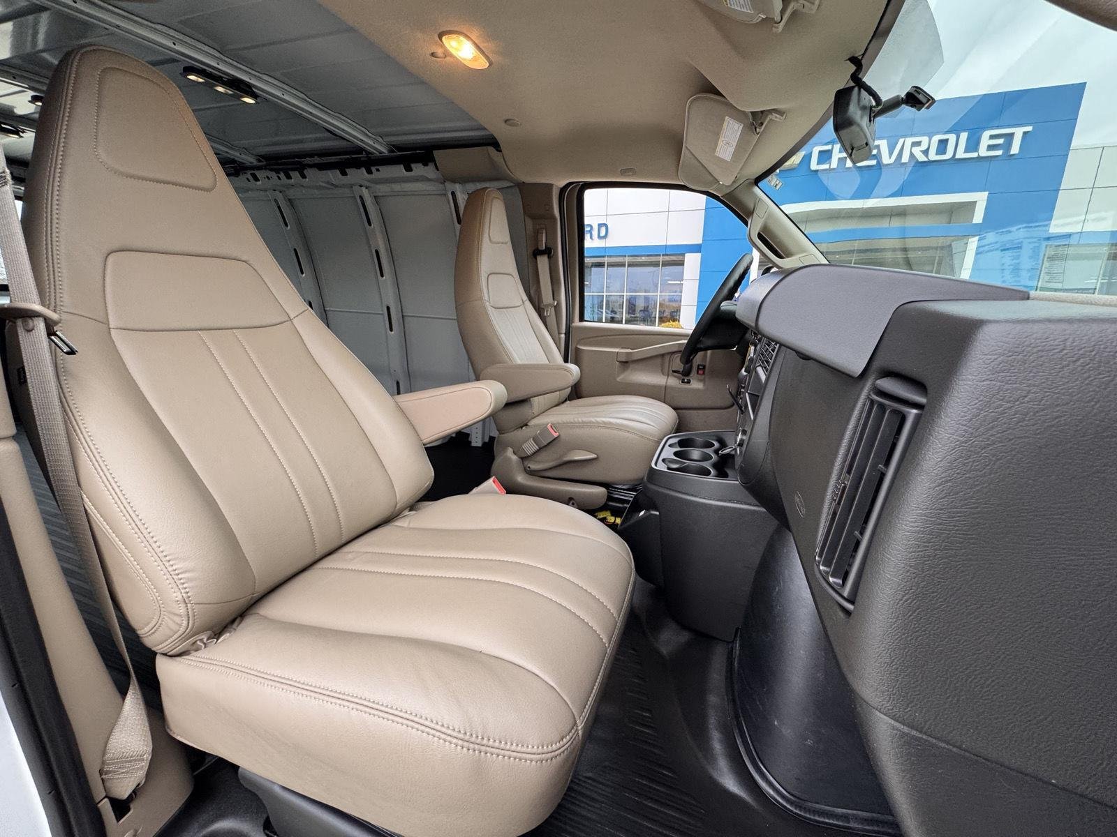 2026 Chevrolet Express Cargo Work Van - Photo 32