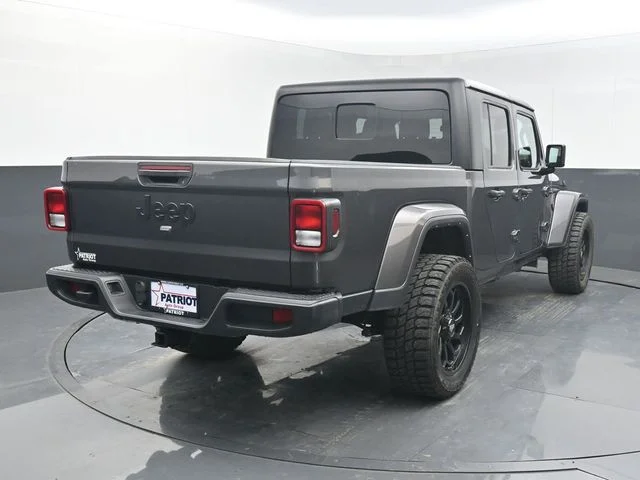 Used 2022 Gray Jeep Sport image 6