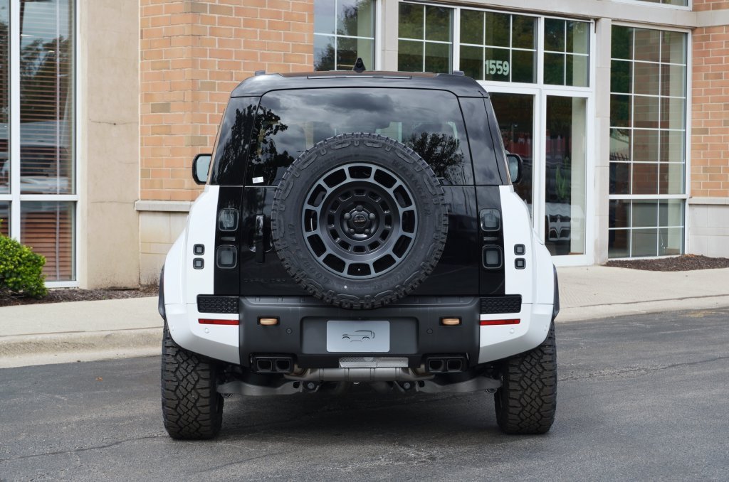 New 2026 Fuji White Land Rover OCTA image 5