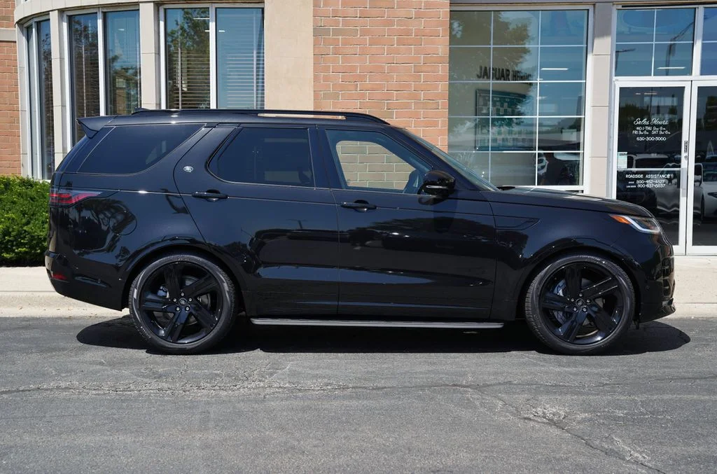 New 2026 Santorini Black Land Rover Dynamic SE image 7