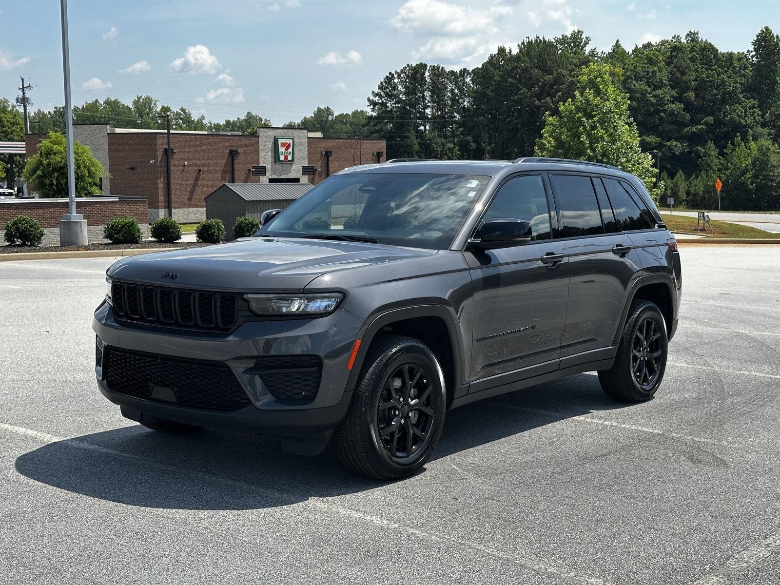 Certified Used 2024 Baltic Gray Metallic Clearcoat Jeep Altitude X image 5
