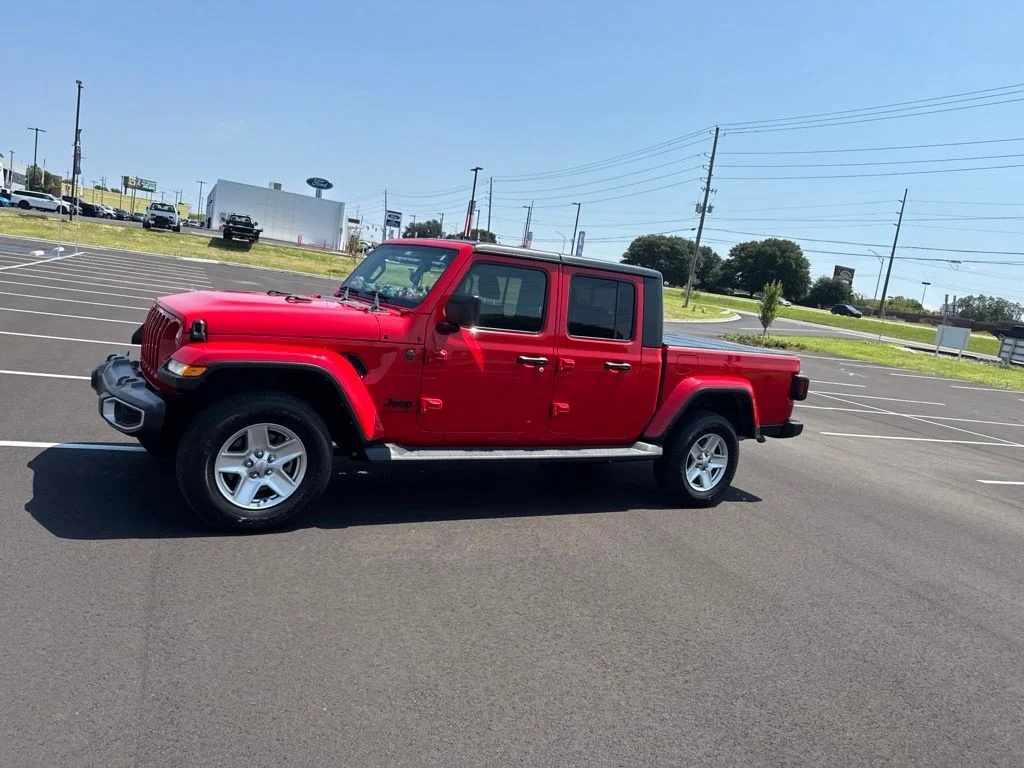 Used 2023 Red Jeep Sport S image 7