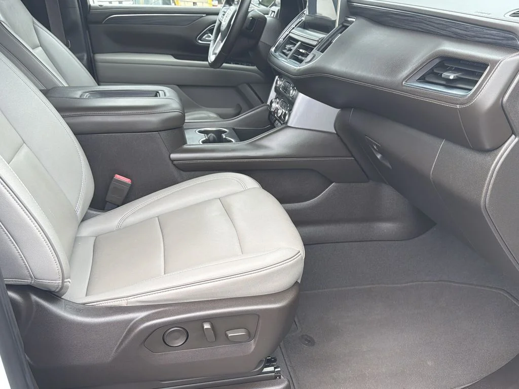 Used 2023 White GMC SLT image 9