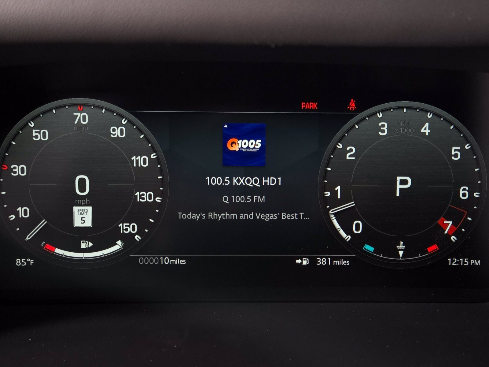 New 2026 Woolstone Green Land Rover X-Dynamic SE image 31