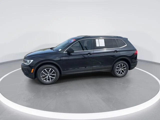 Used 2019 Black Volkswagen 2.0T SE image 4