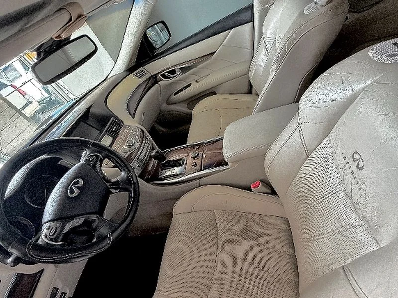 Used 2011 Black Obsidian INFINITI Base image 5