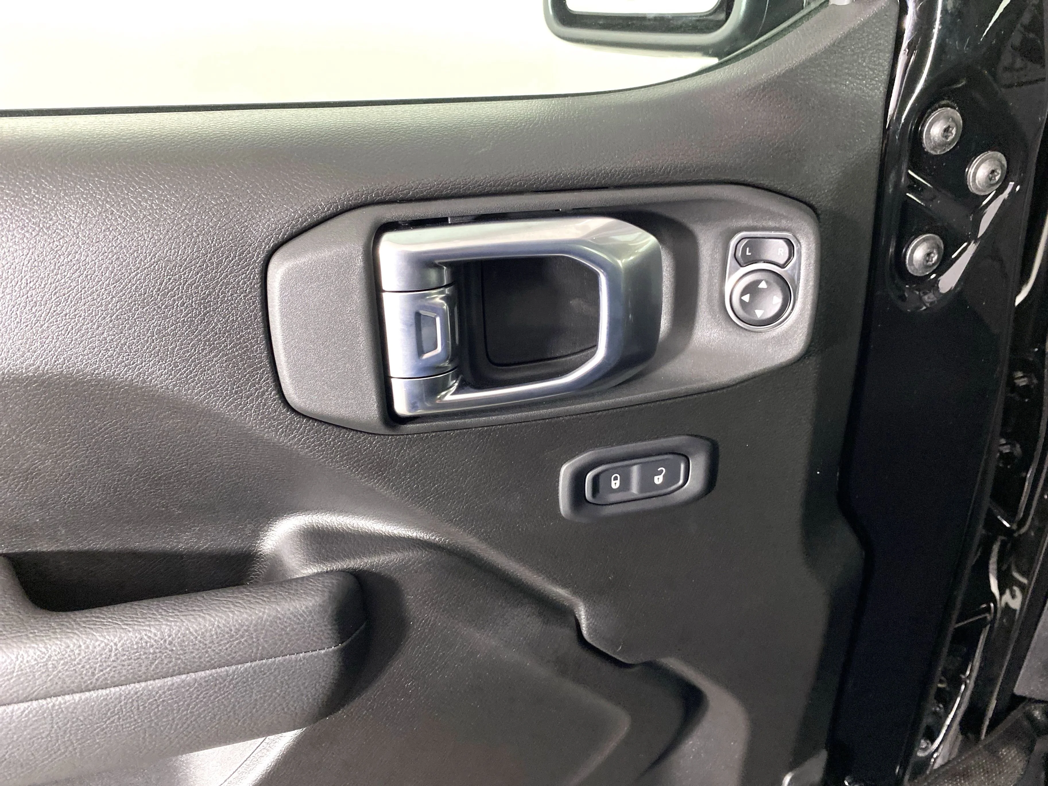 New 2026 Black Clear-Coat Exterior Paint Jeep Mojave image 12
