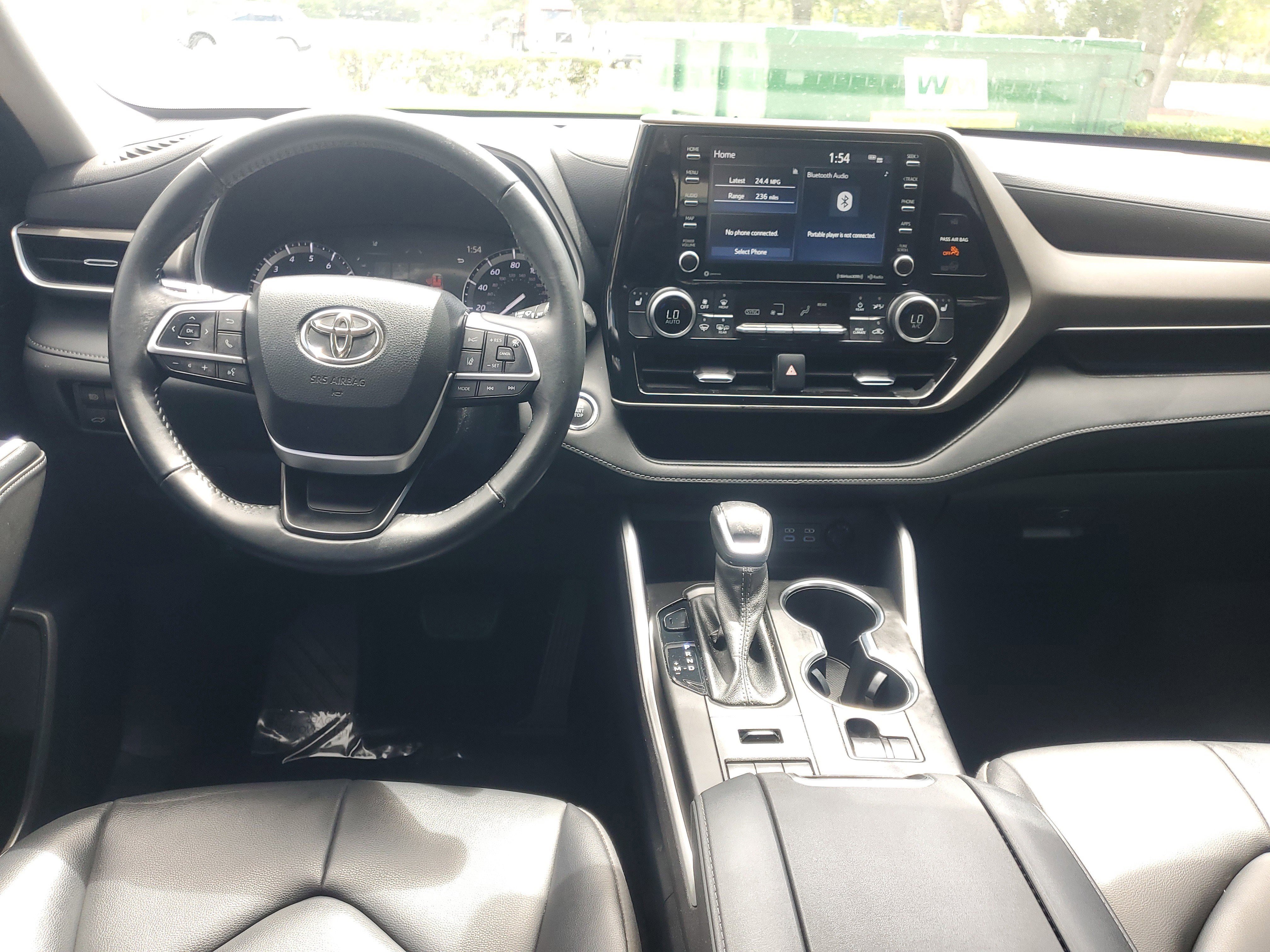 Used 2022 Midnight Black Metallic Toyota XLE image 11