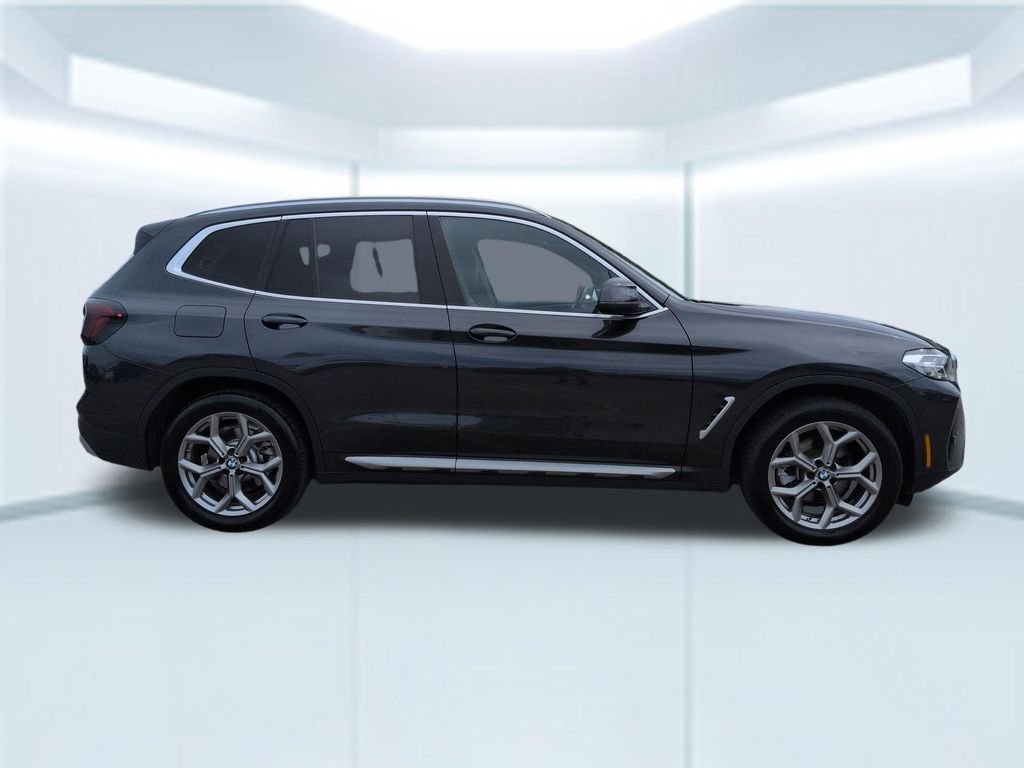 Used 2024 Gray BMW xDrive30i image 6