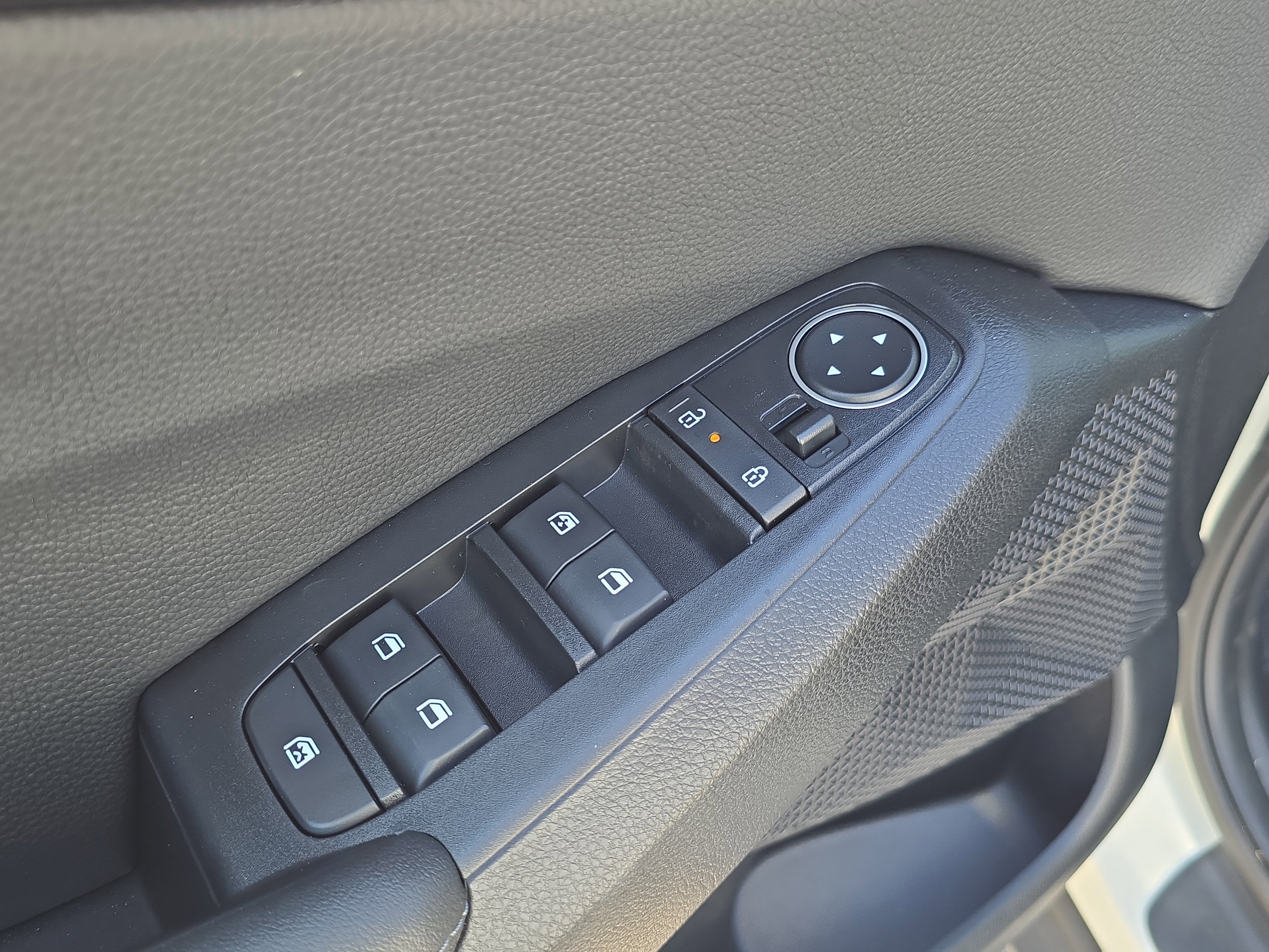 New 2026 Snow White Pearl Kia EX image 18