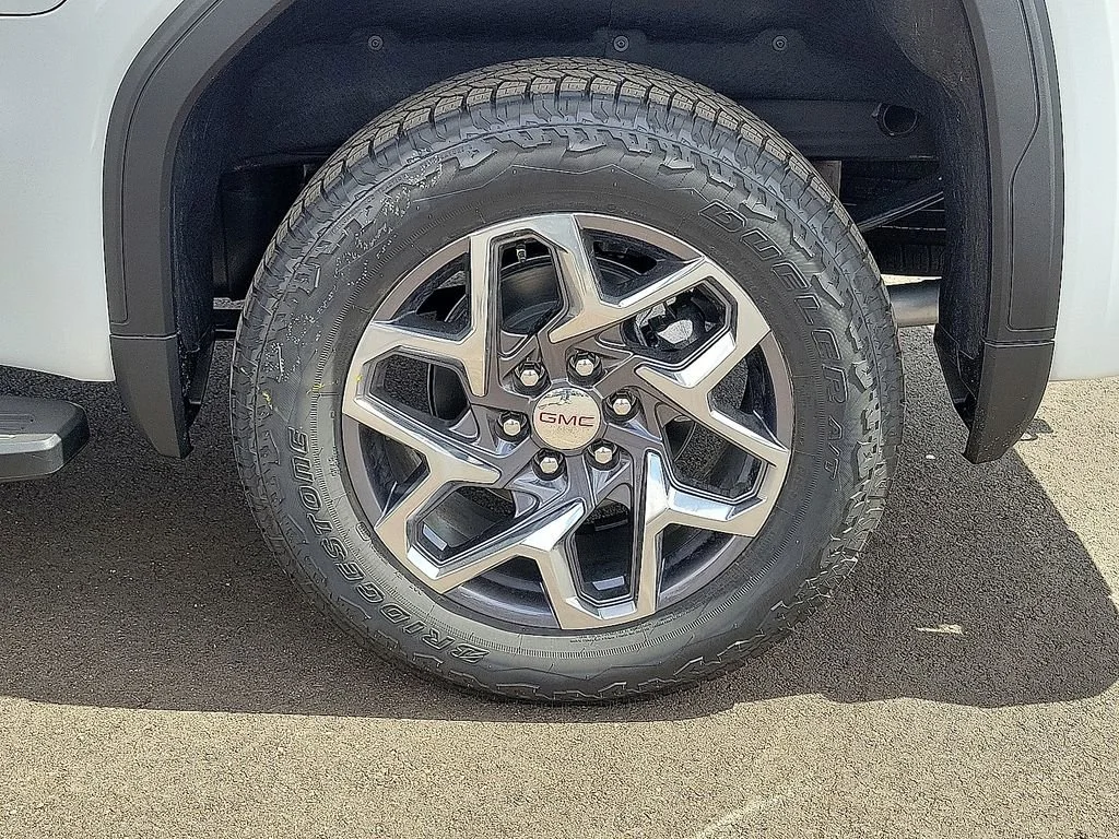 2026 GMC Sierra 1500 SLT - Photo 10