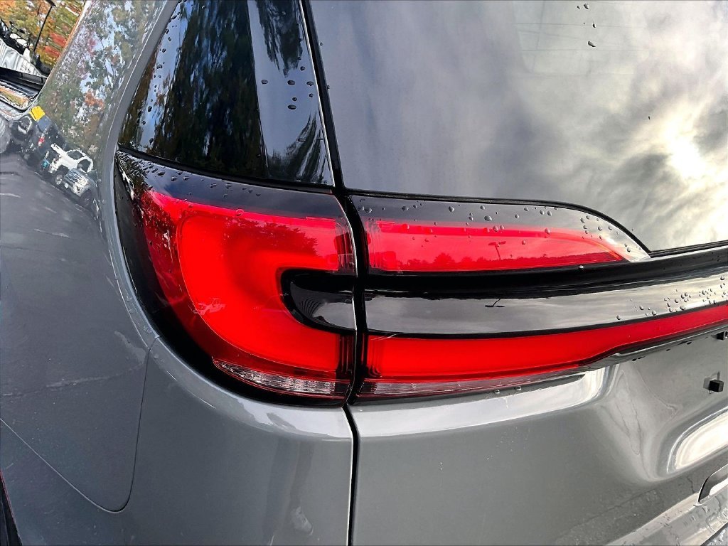 Used 2022 Ceramic Gray Clearcoat Chrysler Touring L image 35