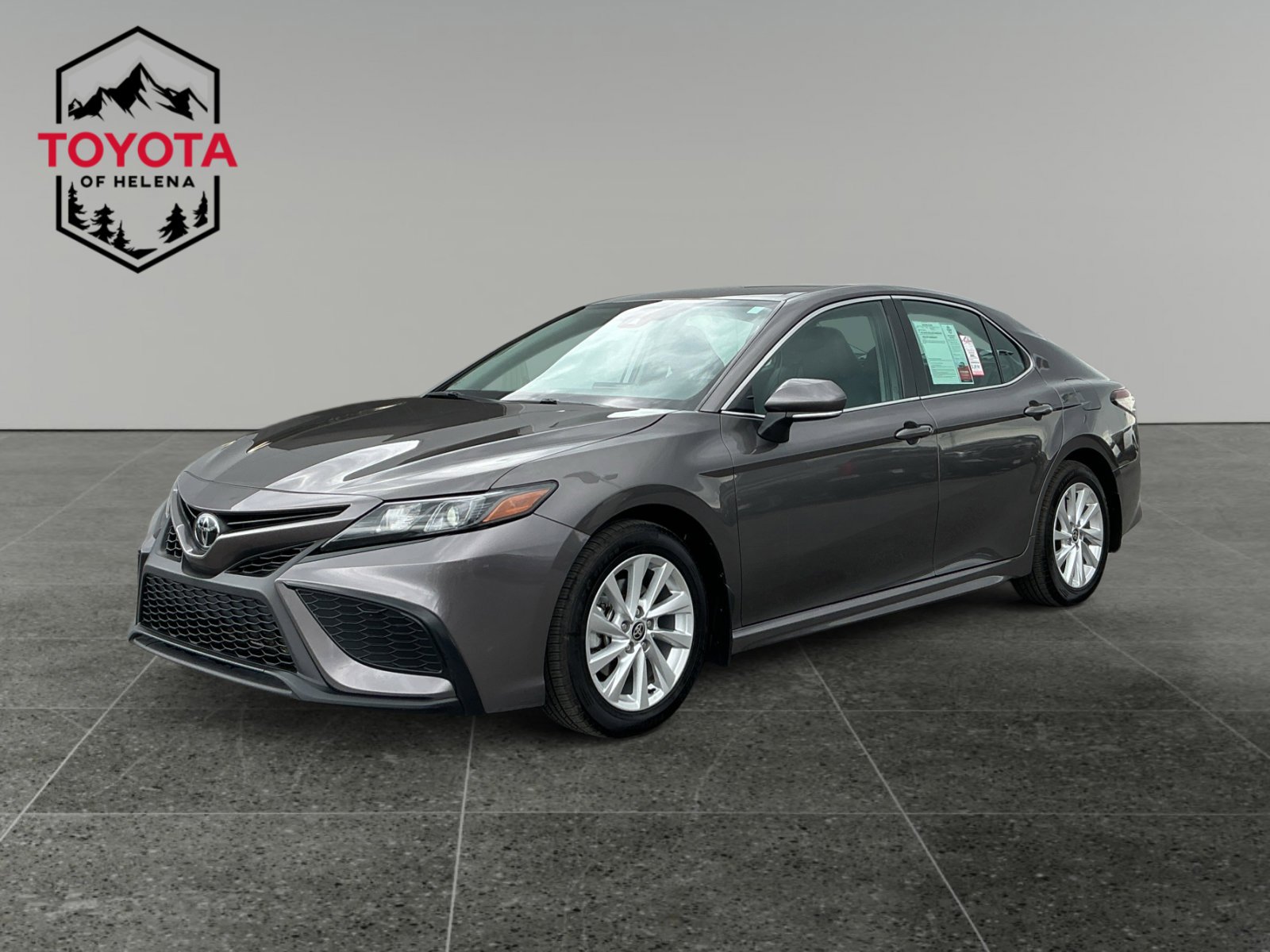2024 Toyota Camry SE's photo