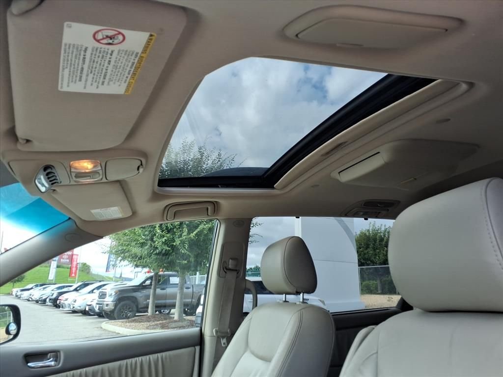 Used 2004 Green Toyota XLE image 13