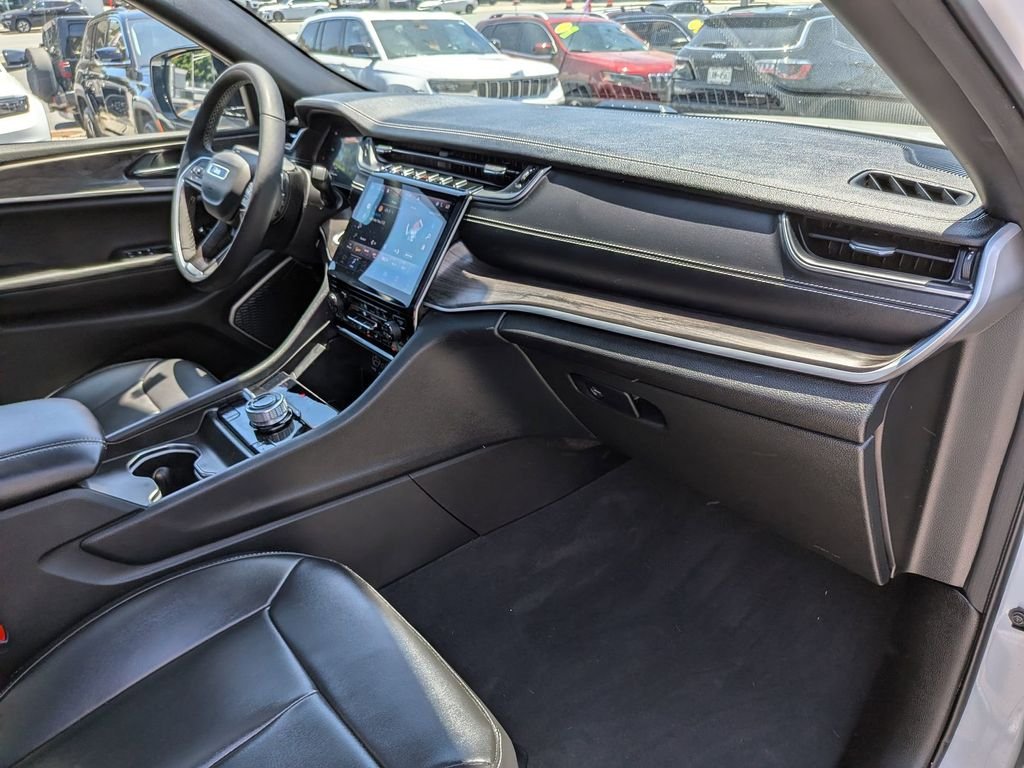 Used 2024 White Jeep 4xe image 29