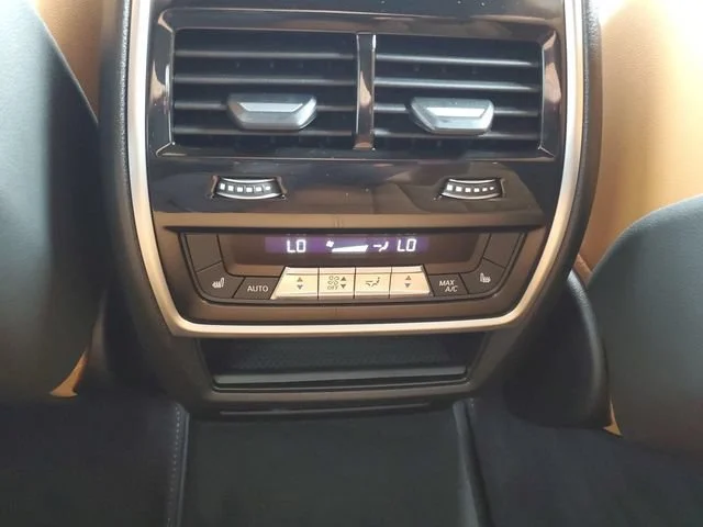 Used 2025 Gray BMW xDrive40i image 25