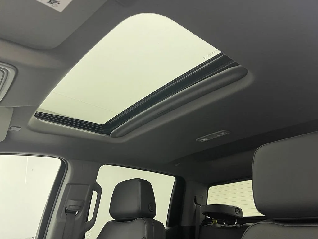 Used 2024 Summit White Chevrolet LTZ image 5