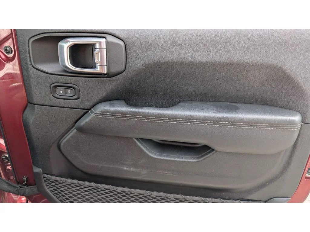 Used 2021 Snazzberry Pearlcoat Jeep Overland image 33