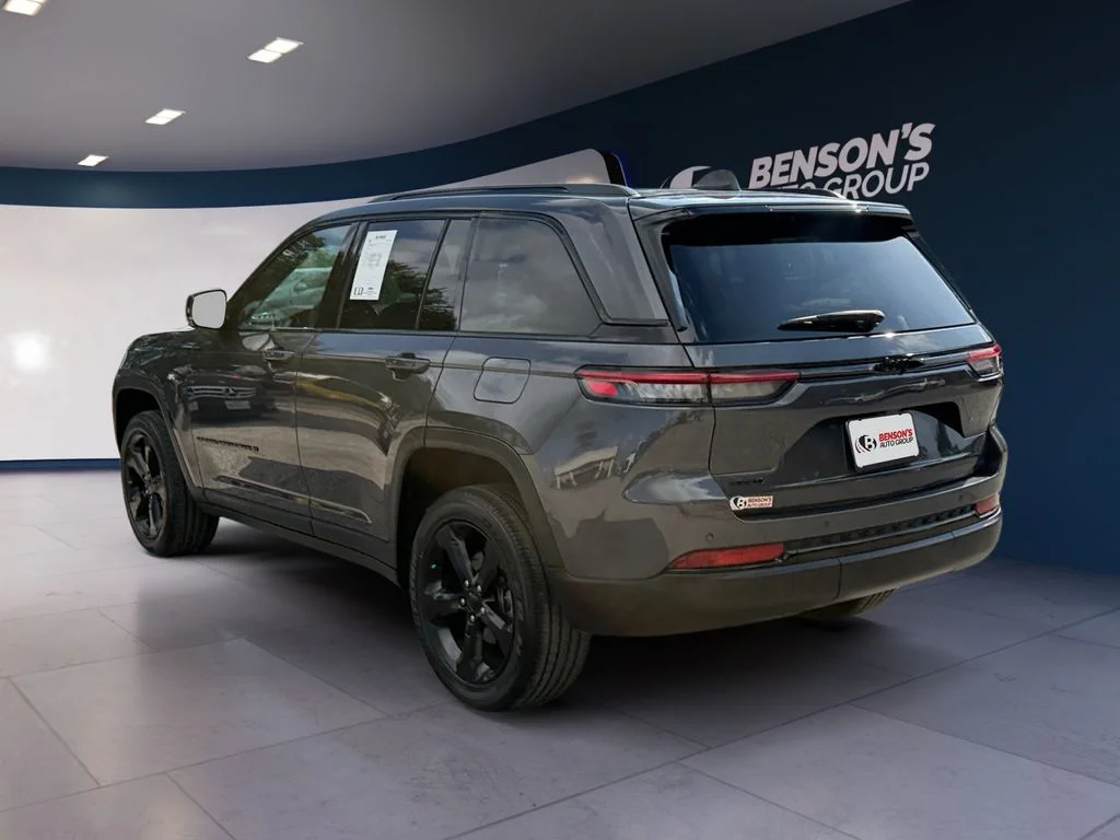 Used 2023 Gray Jeep Altitude X image 3