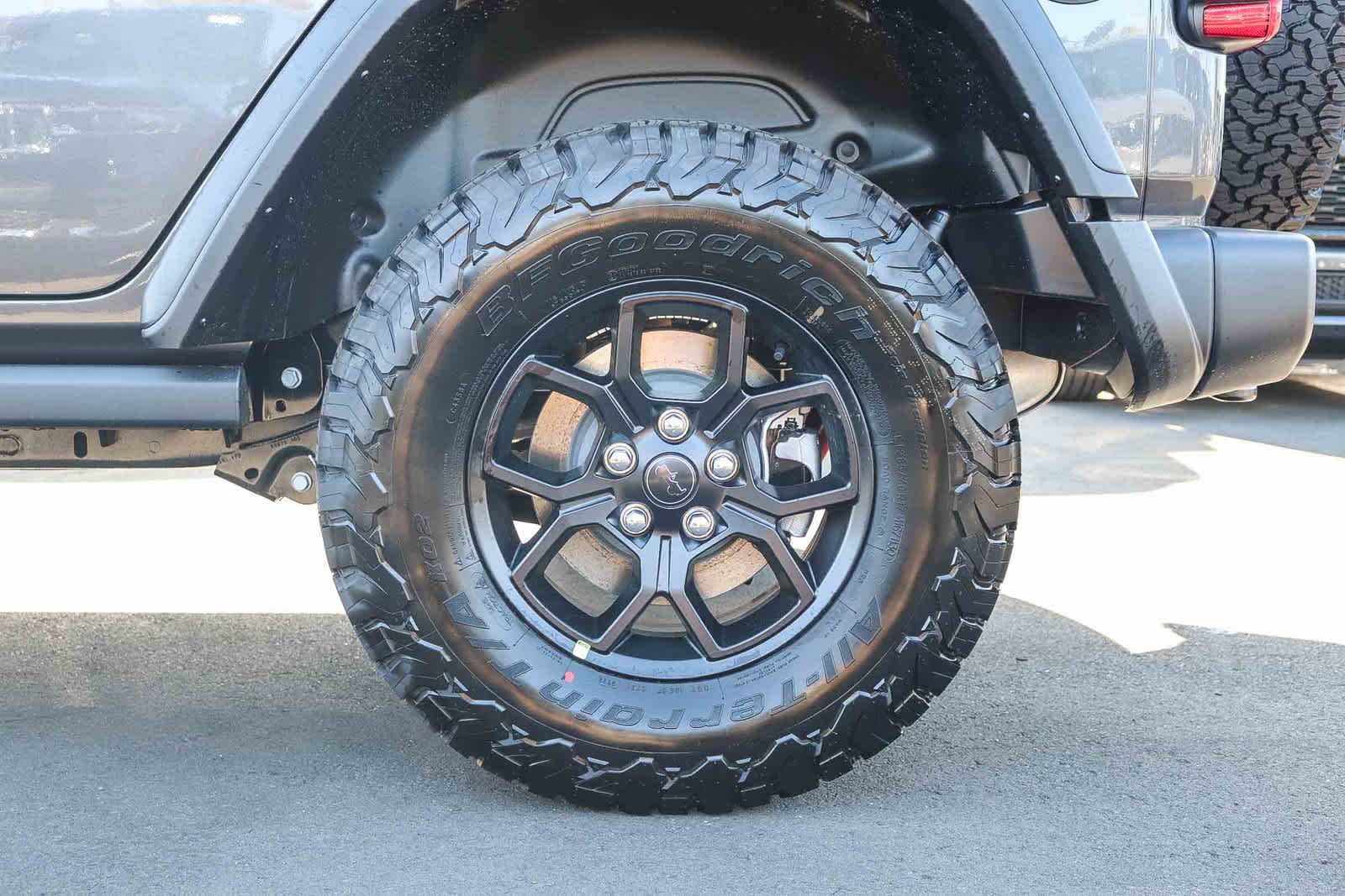 New 2027 Granite Crystal Metallic Clear-Coat Exterior Paint Jeep Willys image 11