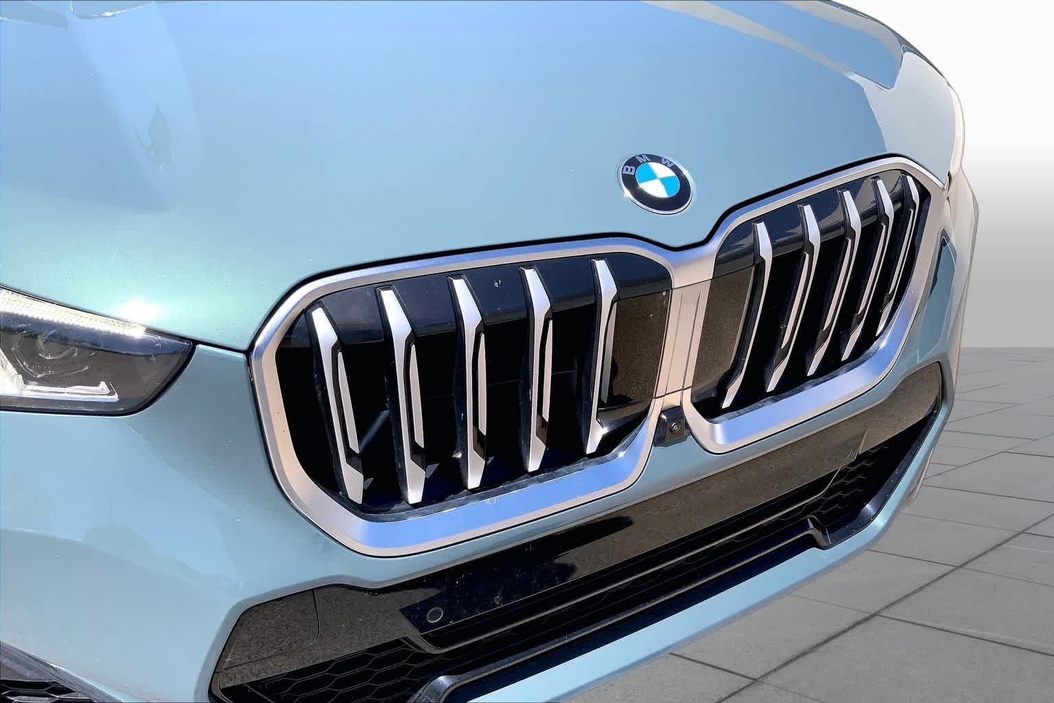 Used 2023 Cape York Green Metallic BMW xDrive28i image 28