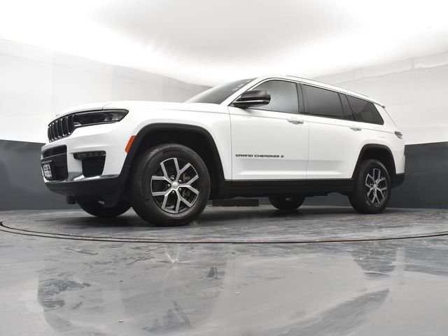Used 2023 White/off-white Jeep Limited image 21