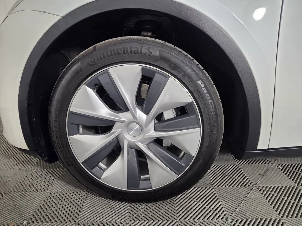 Used 2020 White Tesla Long Range image 9