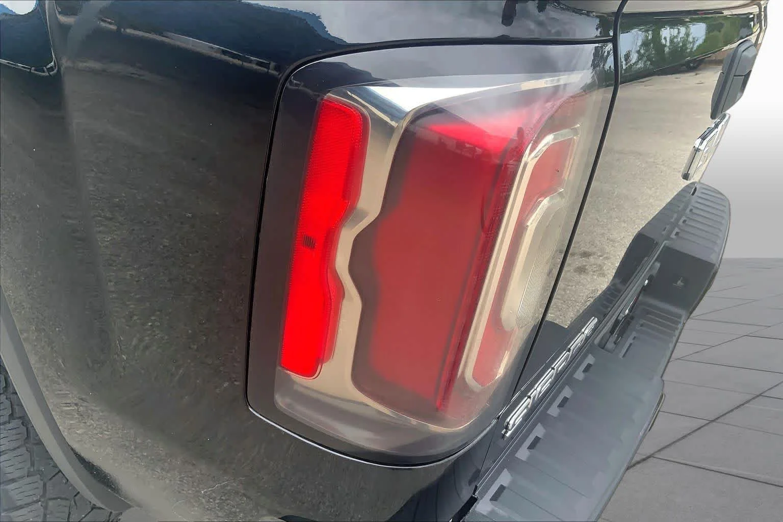 Used 2017 Onyx Black GMC Denali image 29