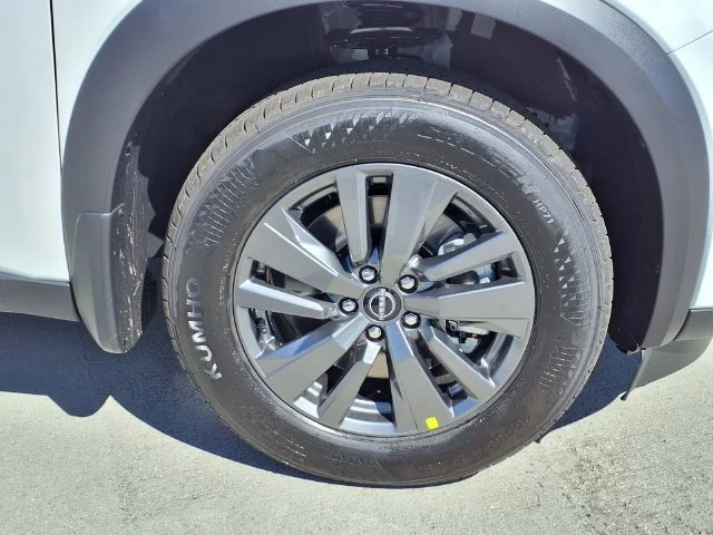 New 2026 Everest White Pearl TriCoat Nissan SV image 5