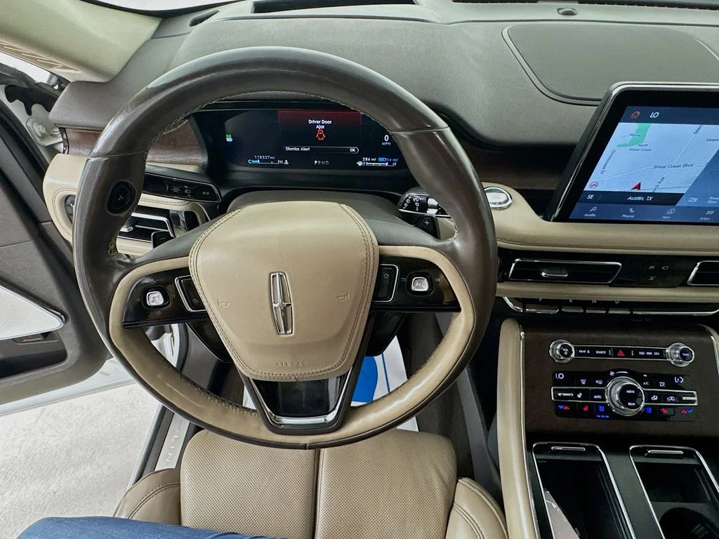 Used 2020 White Metallic Lincoln Grand Touring image 13