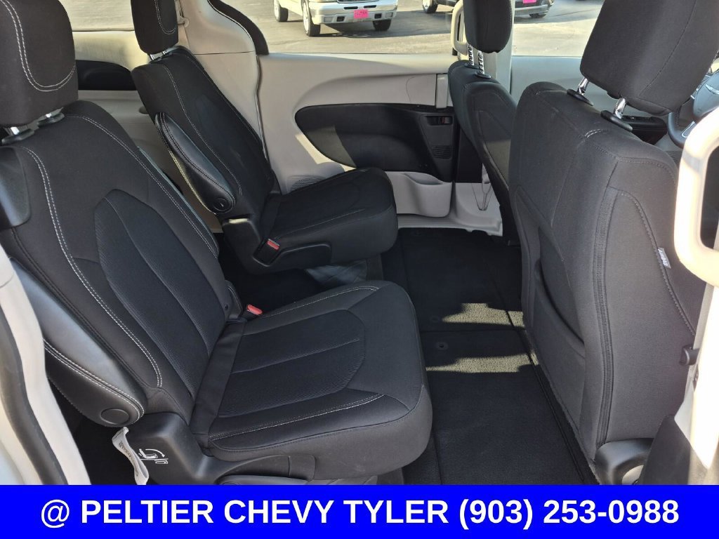 2023 Chrysler Voyager LX - Photo 14