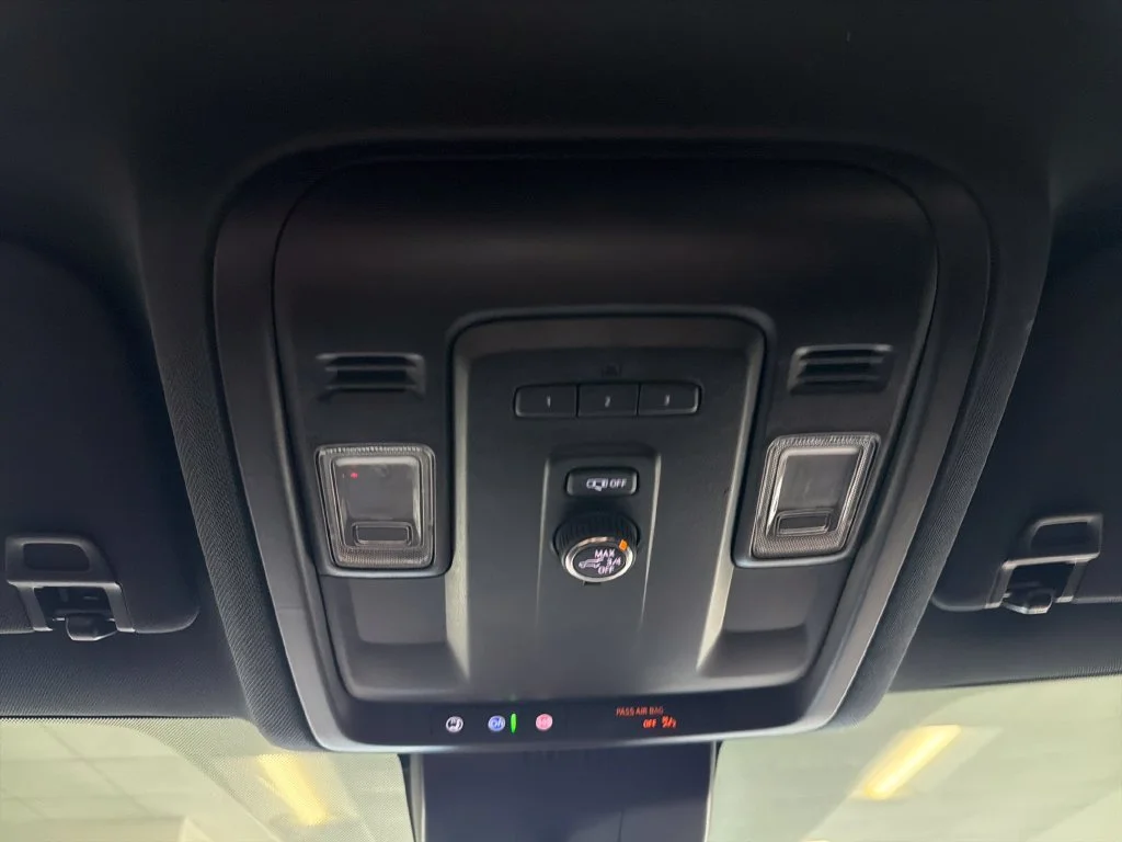 Used 2023 White Chevrolet Z71 image 17