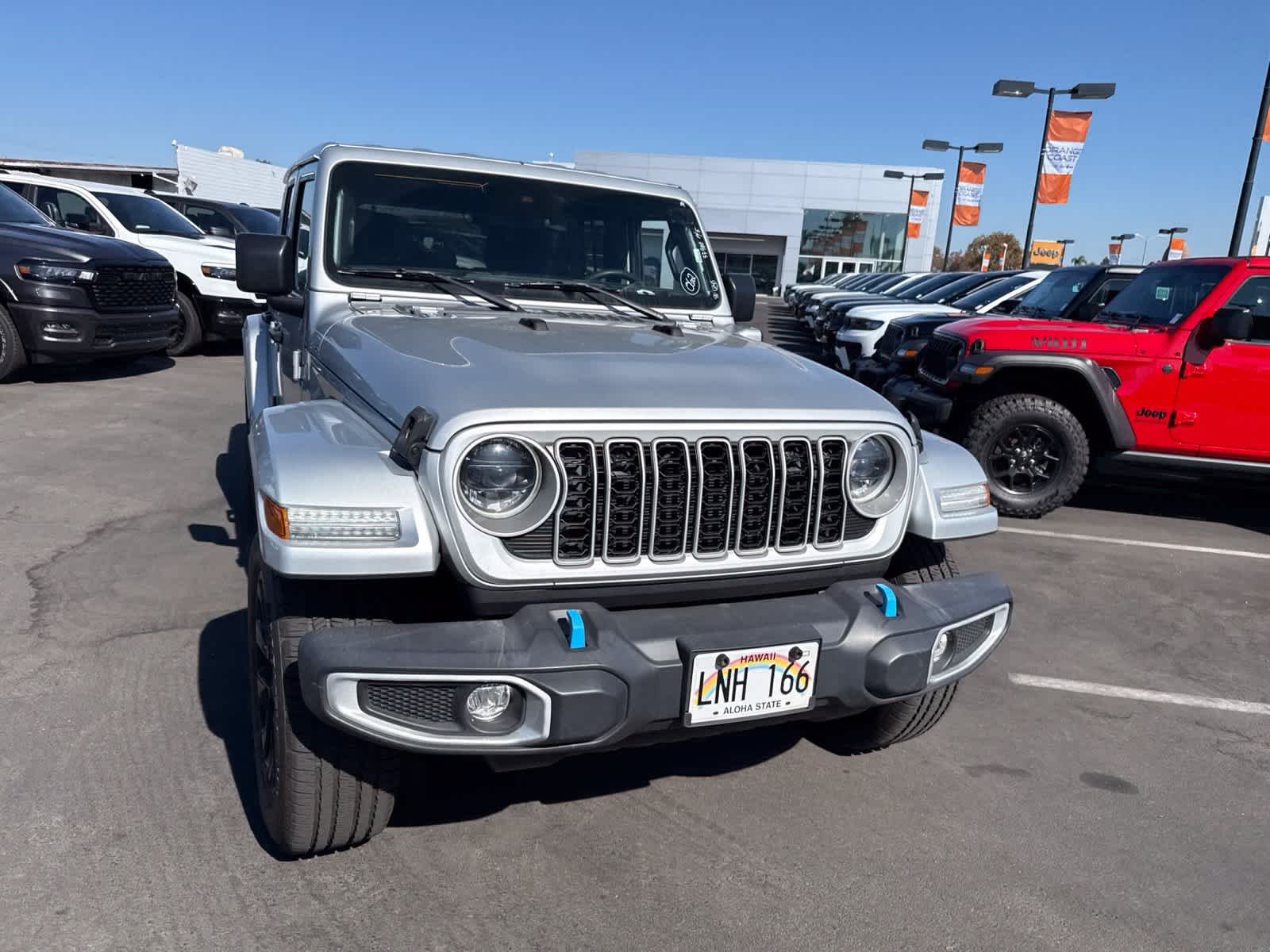 Used 2024 Silver Zynith Clearcoat Jeep Sahara image 6