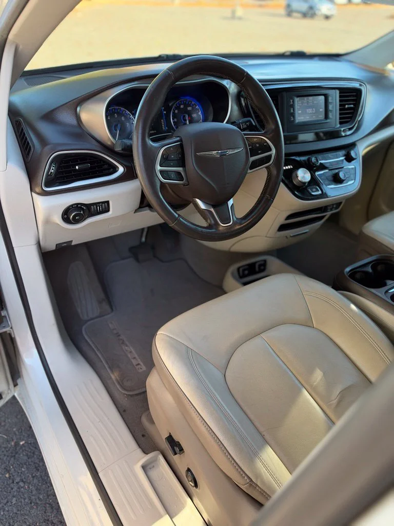 Used 2017 Tusk White Chrysler Touring L image 32