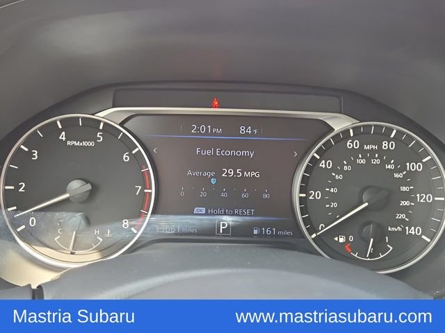 Used 2024 Scarlet Nissan 2.5 SR image 24