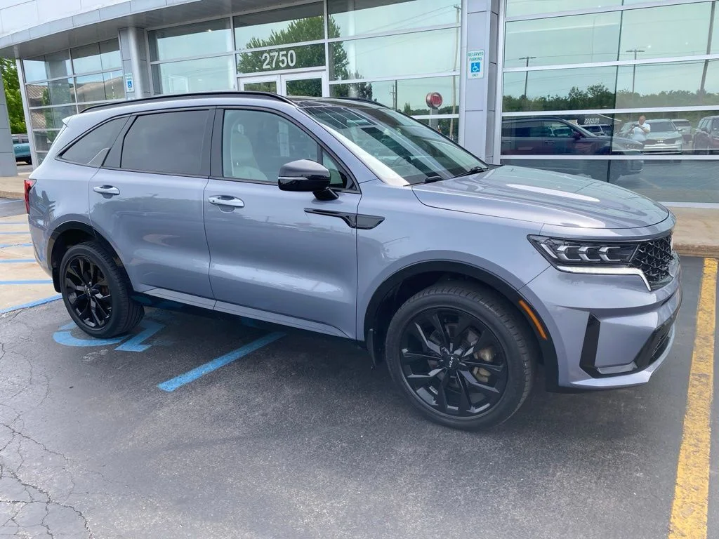 Used 2023 Silver Kia SX image 3