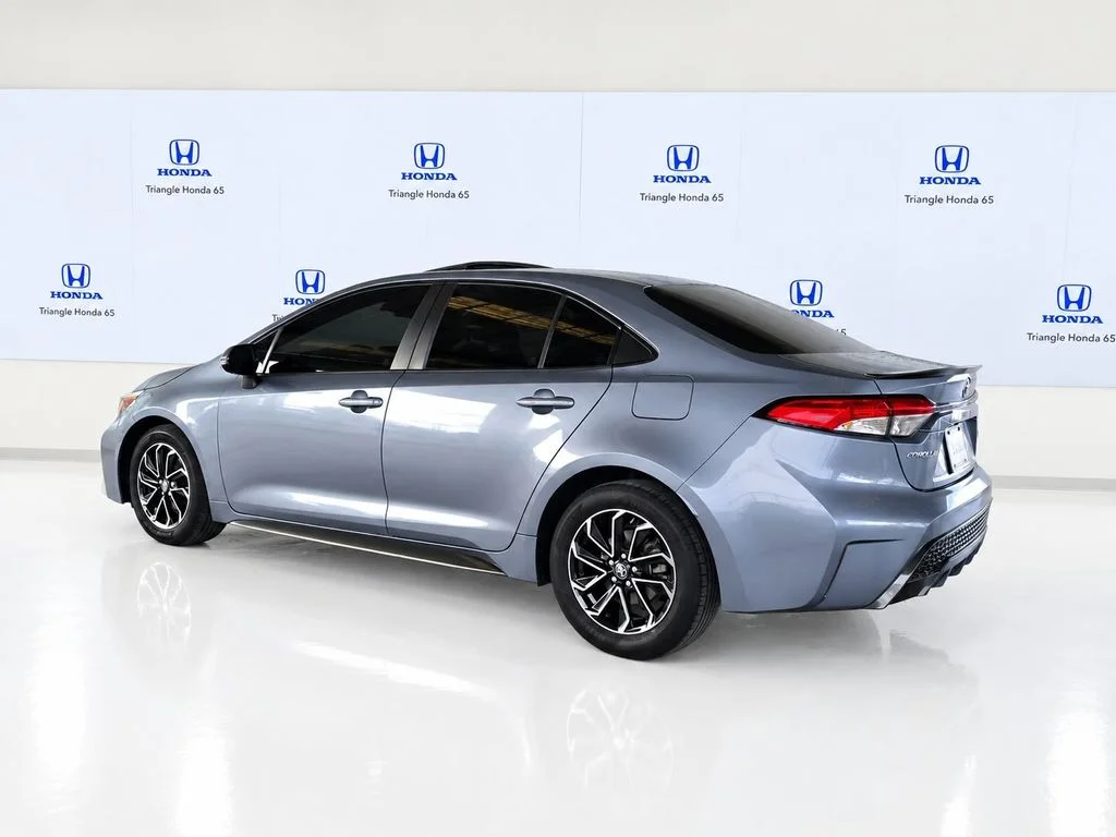 Used 2022  Toyota SE image 4