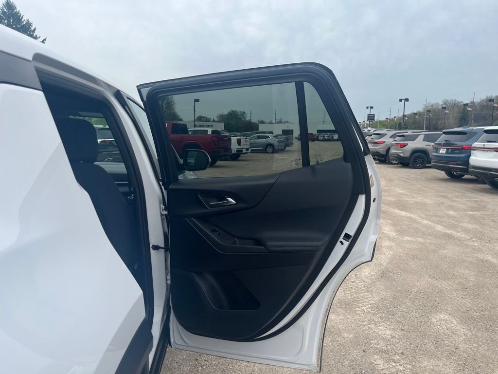 Used 2025 Summit White Chevrolet LT image 30