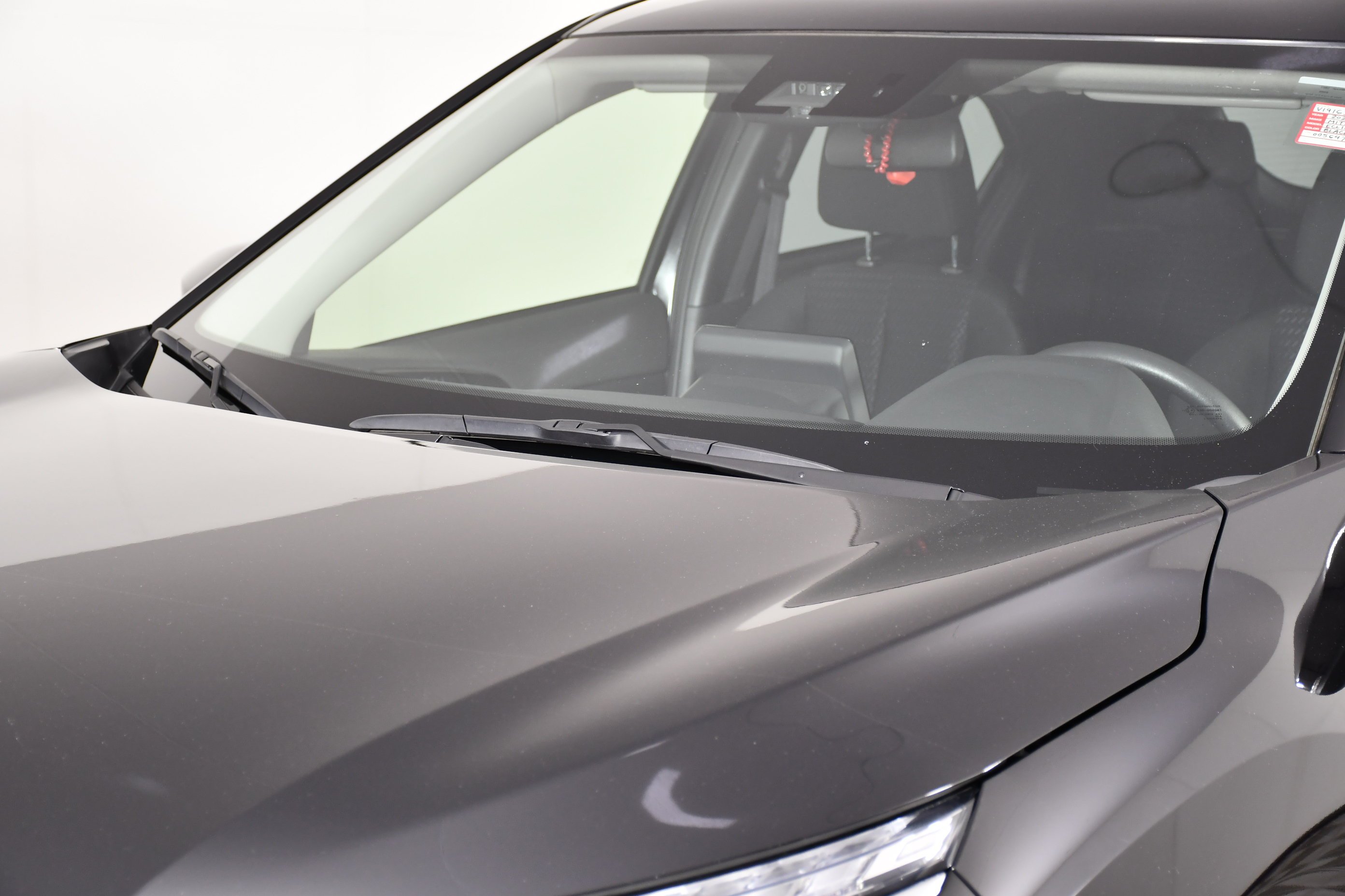 Certified Used 2025 Labrador Black Pearl Mitsubishi LE image 12