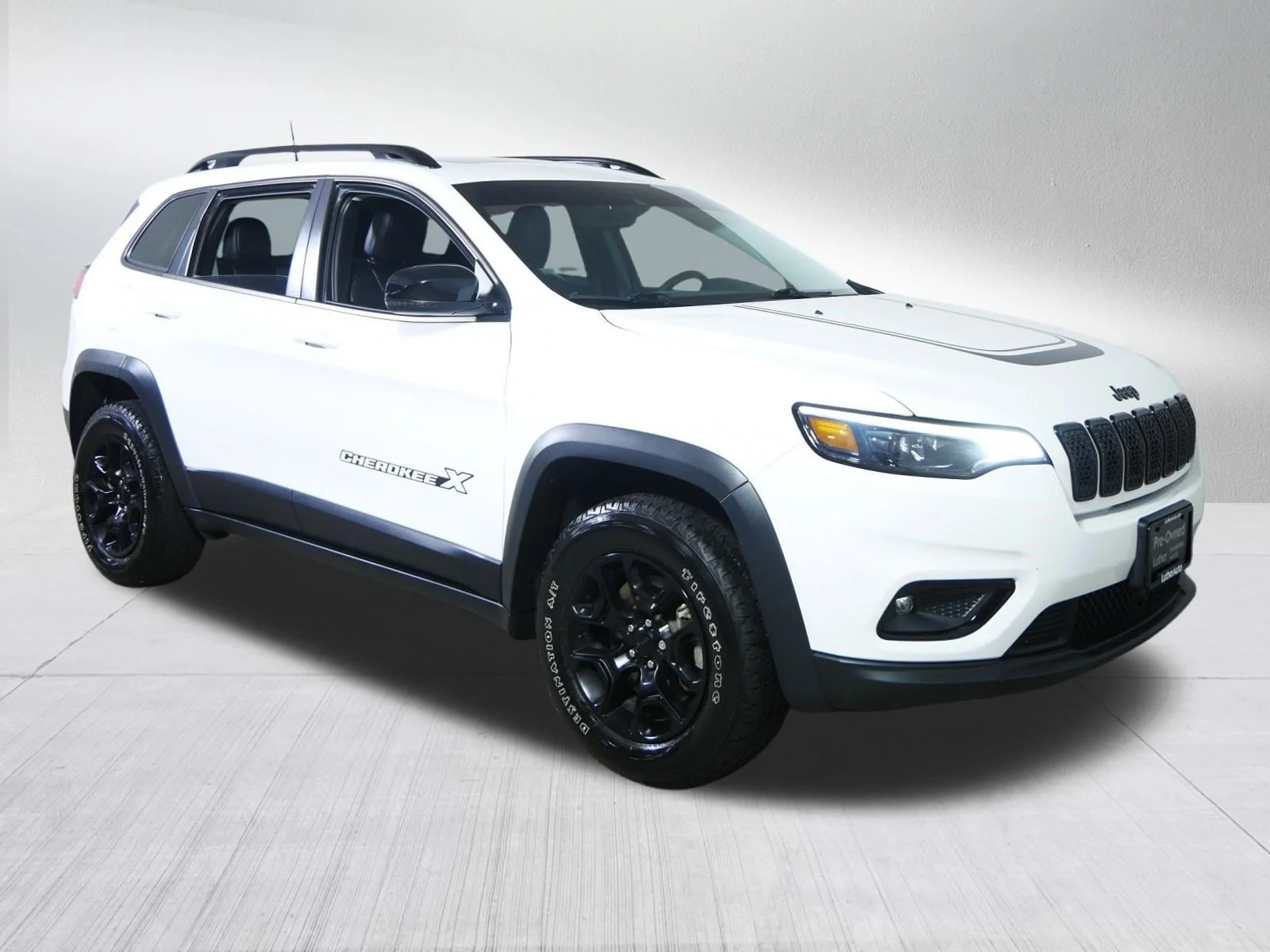 Used 2022 Bright White Clearcoat Jeep X image 1
