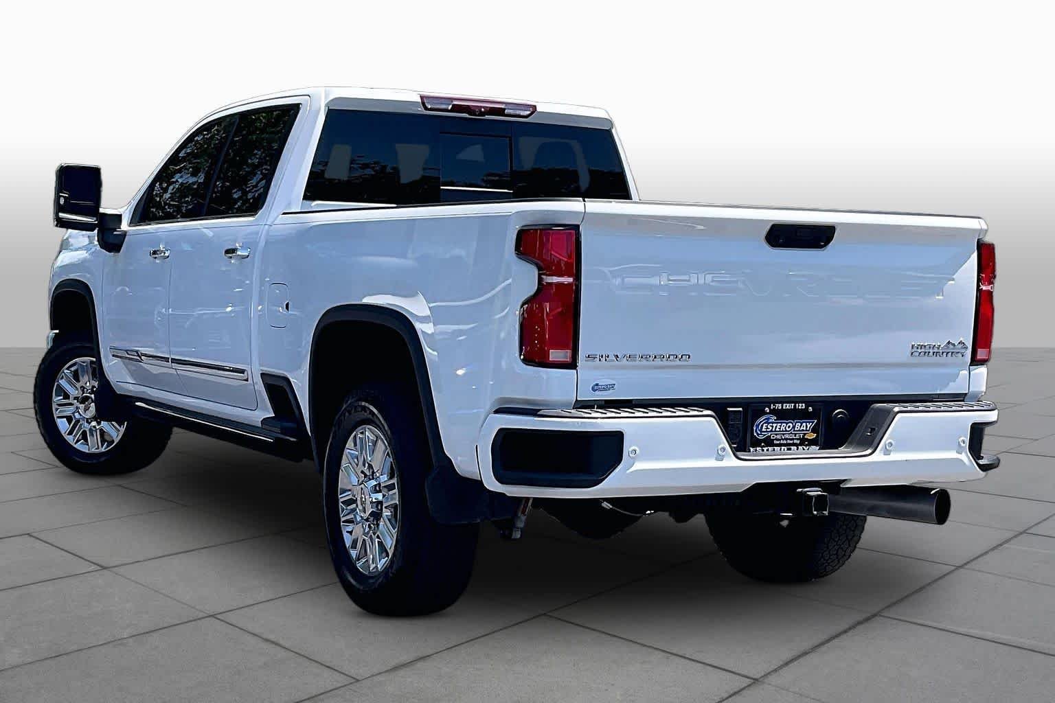 Used 2025 Summit White Chevrolet High Country image 12