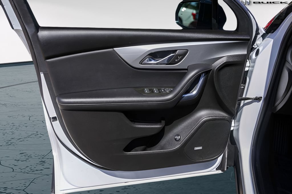 Used 2020 SUMMIT WHITE Chevrolet LT image 25