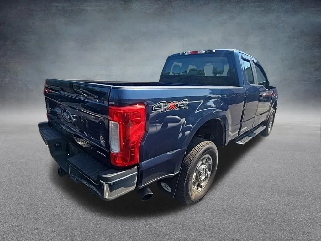 Used 2017 Blue Ford XL image 9