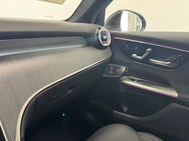 New 2027 Black Mercedes-Benz GLC 300 image 38