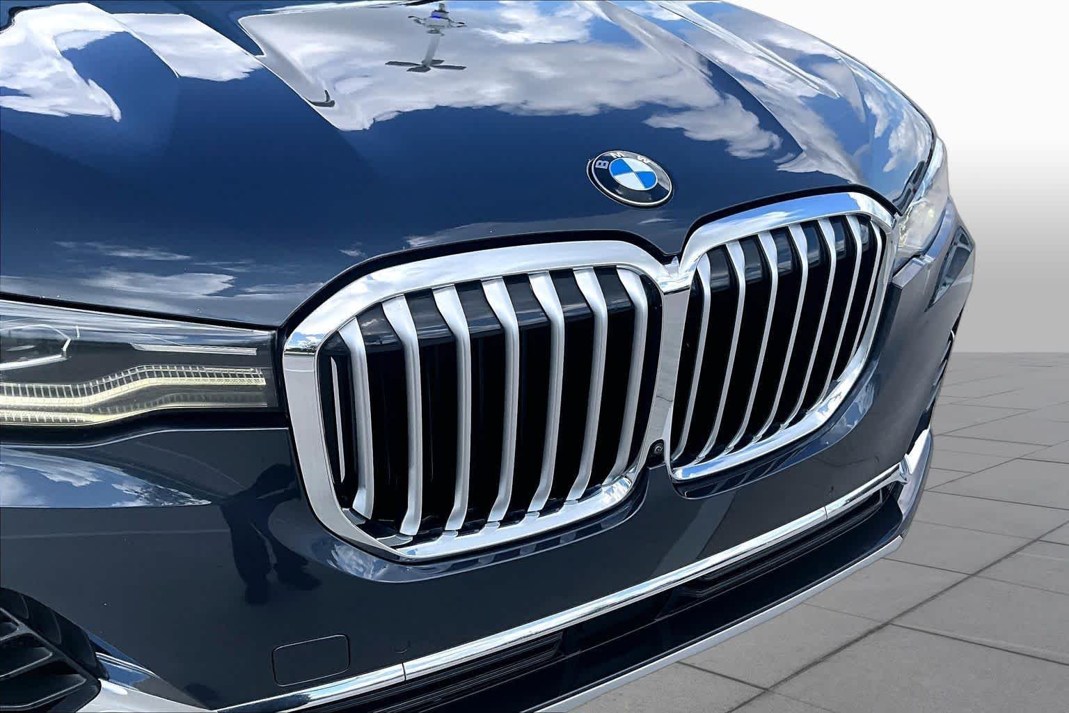 Used 2020 Arctic Gray Metallic BMW xDrive40i image 28