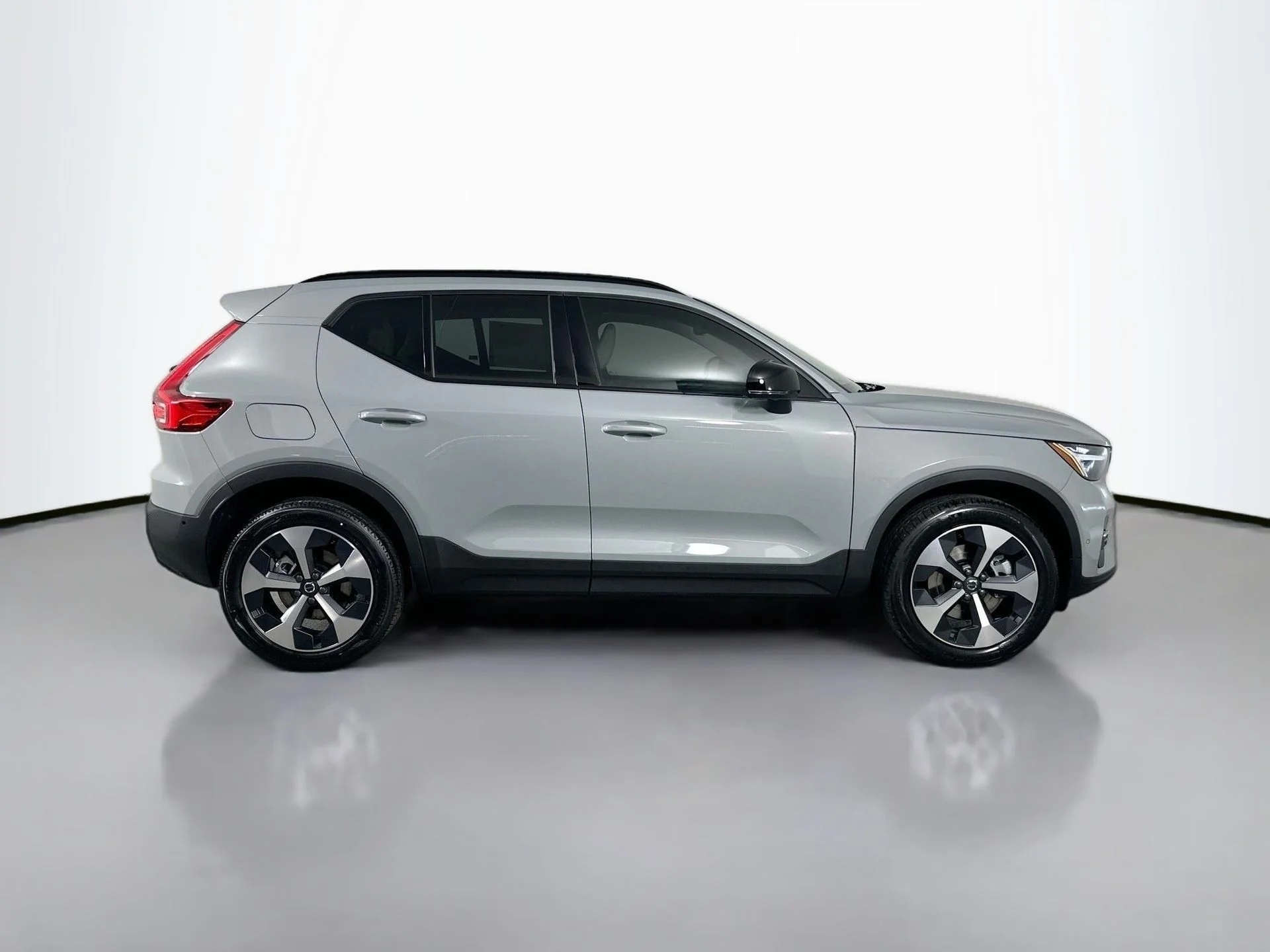 New 2026 Vapour Grey Volvo Plus image 5