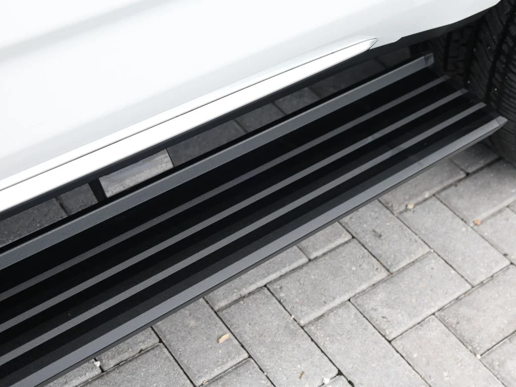 Used 2025 White Cadillac Premium image 4
