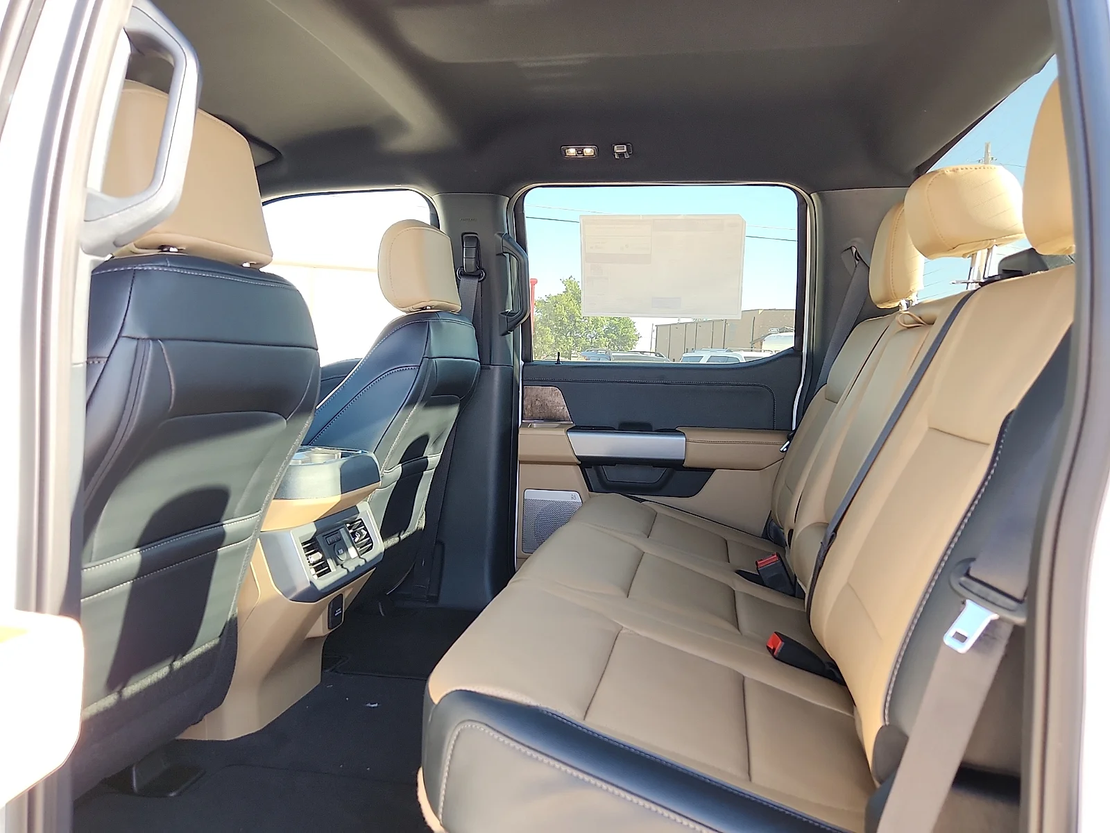 New 2026 Oxford White Ford Lariat image 18